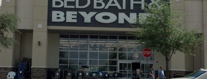 Bed Bath & Beyond is one of Tempat yang Disukai Rosey.