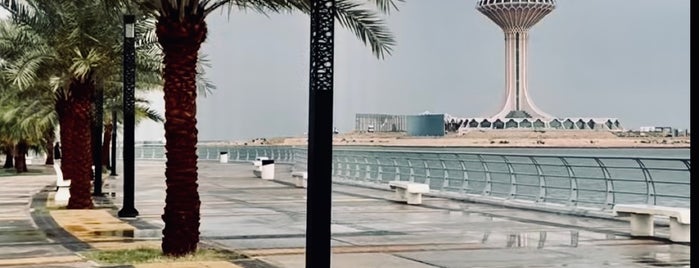 Khobar Corniche Walkway is one of الشرقيه.