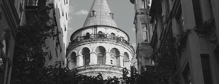 Galata Meydanı is one of Tempat yang Disukai Laçin.