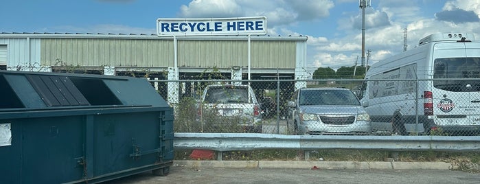 Knox County Dutchtown Recycling/Convenience Center is one of Frequently visited.