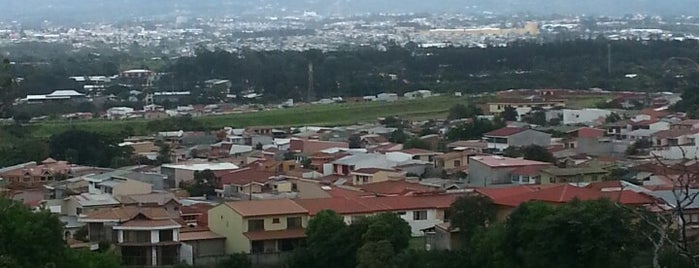 Parque la Montañita is one of Parques Recreativos.