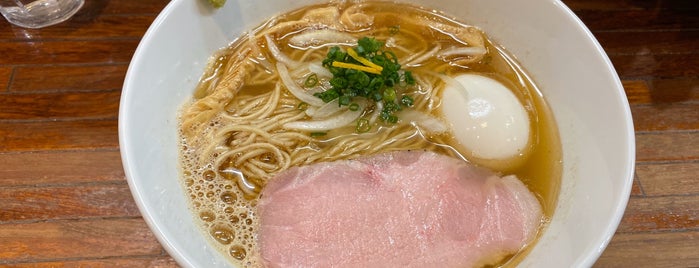 町田汁場 しおらーめん進化 is one of Ramen 5.