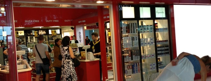 Duty Free Shops is one of Lugares favoritos de Oxana.