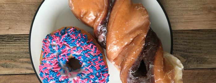 Scrumdiddilyumptious Donuts is one of Posti che sono piaciuti a Janice.