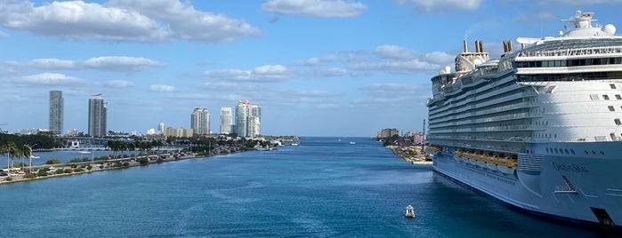 MacArthur Causeway is one of Miami / Florida / USA.