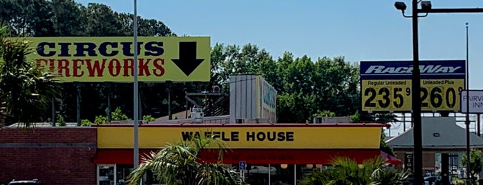 Waffle House is one of สถานที่ที่ Sandra ถูกใจ.