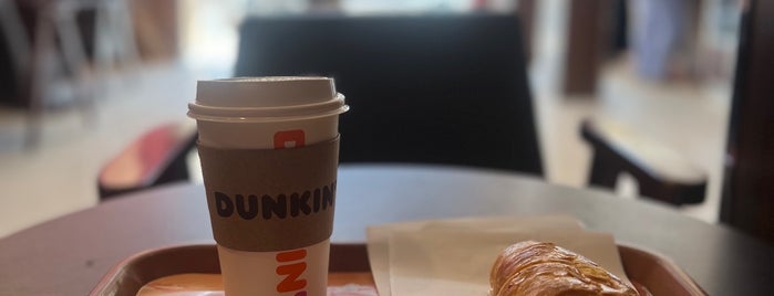 Dunkin' Donuts is one of Lamia Q. 님이 좋아한 장소.