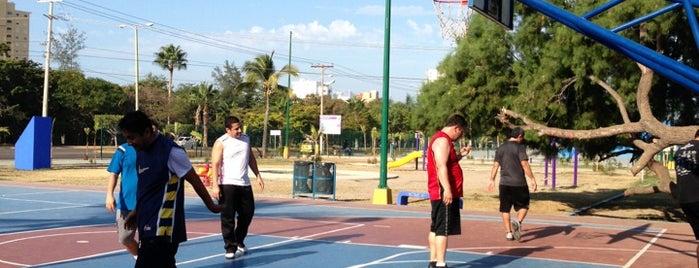Cancha Basket "Kilómetro Cero" is one of cさんのお気に入りスポット.