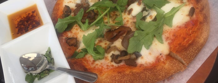 Urth Caffé is one of The 15 Best Places for Pizza in Laguna Beach.