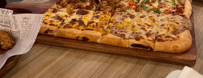 Pizza Hut is one of Biel'in Beğendiği Mekanlar.