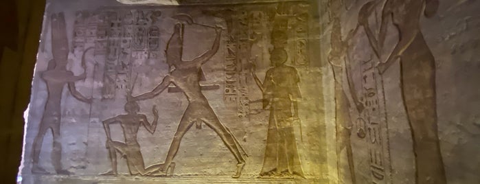 Small Temple of Hathor and Nefertari is one of Kimmie'nin Kaydettiği Mekanlar.