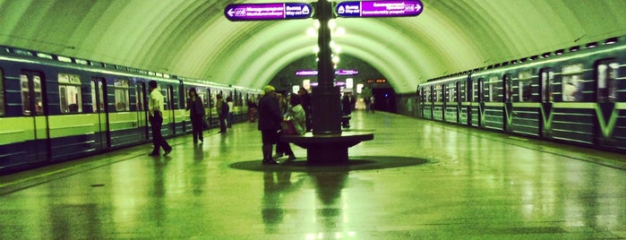 metro Staraya Derevnya is one of Train.