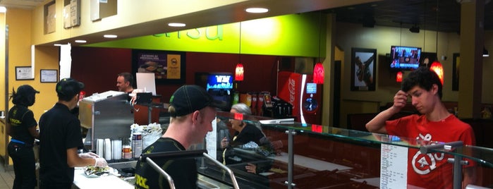 Moe's Southwest Grill is one of Lugares favoritos de Justin.