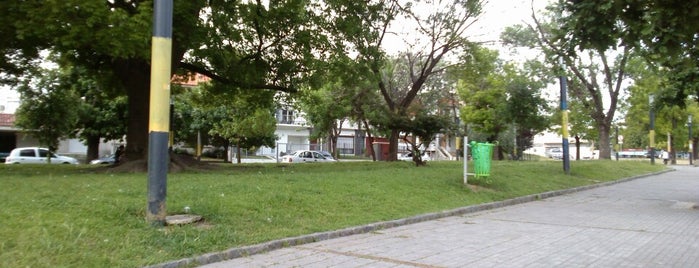 Plaza Guernica is one of Lieux qui ont plu à Yael.