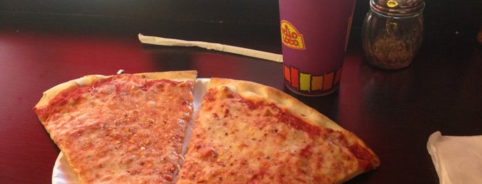 Phil's Pizza is one of Tempat yang Disimpan Steven.