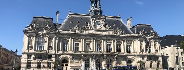 Hôtel de ville de Tours is one of Loira.