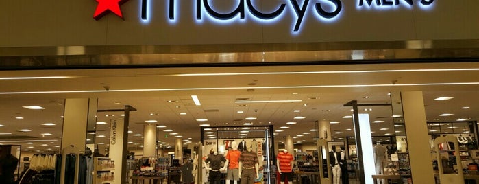 Macy's Mens is one of Lugares favoritos de Mike.
