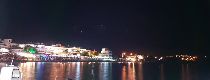 Potos Harbour is one of สถานที่ที่ Özdemir ถูกใจ.