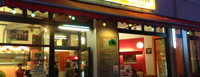 Burger World is one of Locais salvos de Matt.