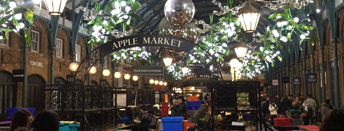 Covent Garden Market is one of London 🇬🇧 💂🏻‍♂️ 🚇.