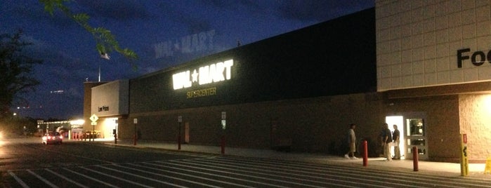 Walmart Supercenter is one of Orte, die Jordan gefallen.