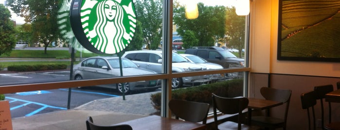Starbucks is one of สถานที่ที่บันทึกไว้ของ Gayla.