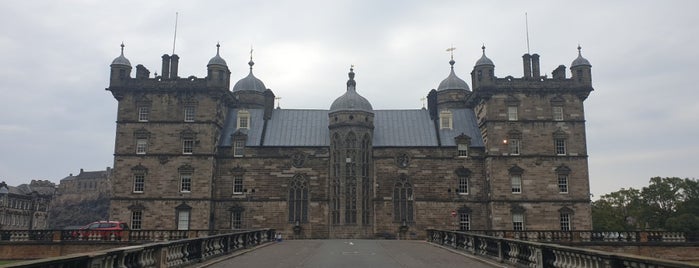 George Heriot's School is one of Edinburgh.