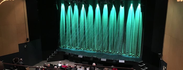 Théâtre du Rideau Vert is one of Nouveau Montréal.