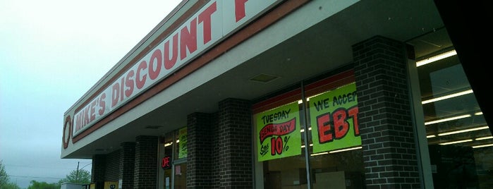 Mike's Discount Foods is one of David’s Liked Places.