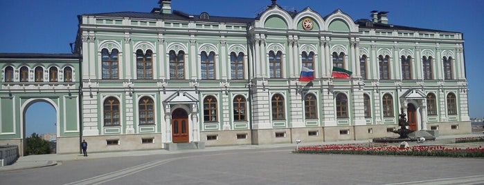 Губернаторский дворец is one of Tempat yang Disukai Ruslan.
