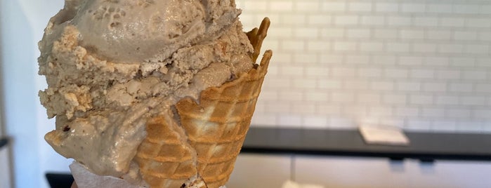 McConnell’s Fine Ice Creams is one of Lugares favoritos de Hajar.