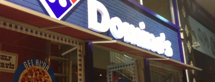Domino's Pizza is one of สถานที่ที่ HaniFe ถูกใจ.