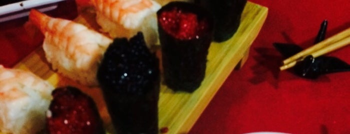 Konichi-Wa Sushi y Asian Gourmet is one of Lieux qui ont plu à Royce.