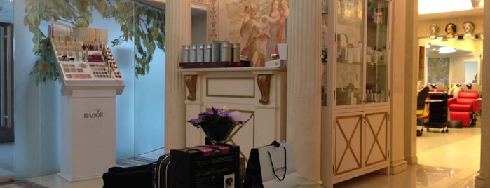 Grand Palace Beauty Salon is one of สถานที่ที่ Maria ถูกใจ.