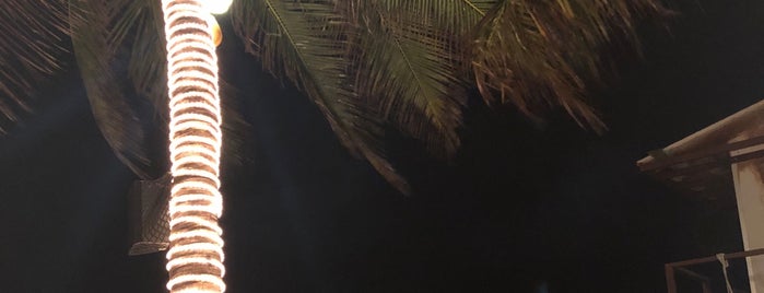 Zenzi Beach Club is one of Locais curtidos por Yess.