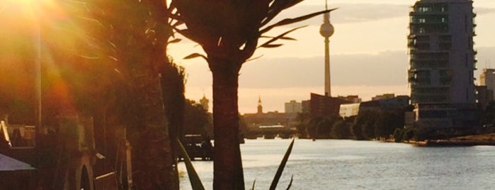 Oberbaumbrücke is one of Sommer Chillspots.