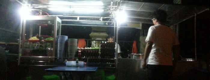 โจ๊กหมู ทะเล นายอี๊ด is one of Top picks for Food Trucks.