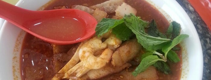 New Weng Fatt Cafe & Restaurant is one of j2kfm's Top Ipoh Curry Mee.