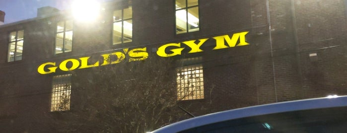 Gold's Gym is one of Tempat yang Disukai Deanna.