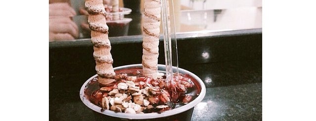 Aloha Açaí Bar is one of Marina'nın Beğendiği Mekanlar.