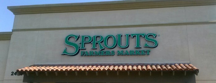 Sprouts Farmers Market is one of Brad'ın Beğendiği Mekanlar.