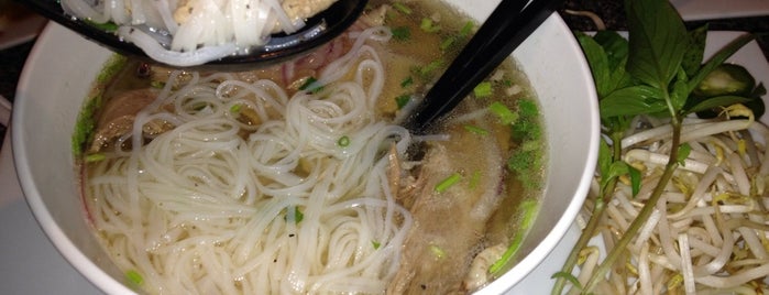 Pho Duy is one of Lugares favoritos de Gary.