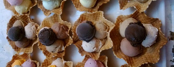 Mahfel Ice Cream | بستنی محفل is one of Gespeicherte Orte von Mohsen.