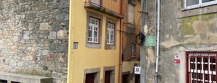 Largo do Dr. Pedro Vitorino is one of Porto.