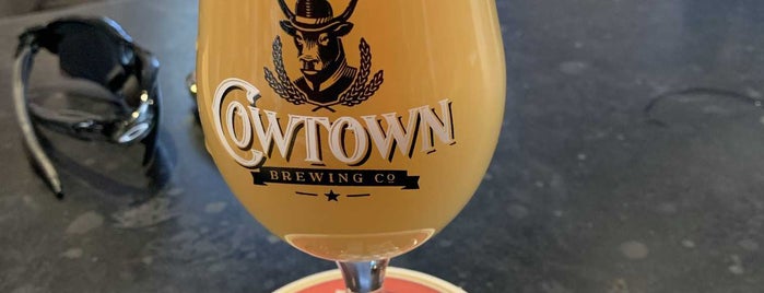 Cowtown Brewing Company is one of Lugares favoritos de Jacob.