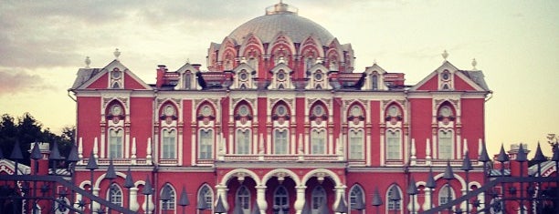 Петровский путевой дворец is one of Moscow Indoors.