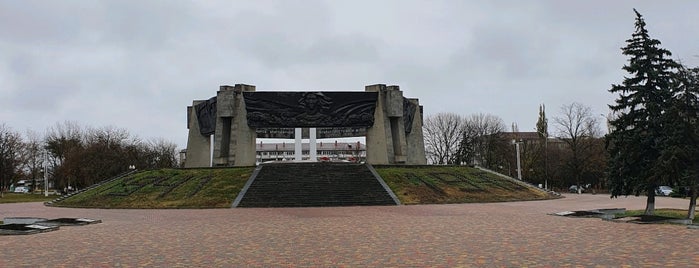 Памятник Героическому Подвигу Советских Воинов is one of KMV.