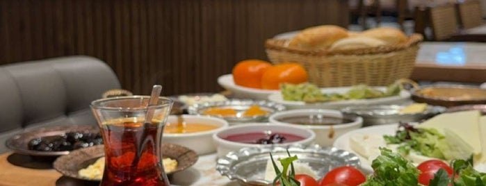 Beyzade Karaköy is one of Istanbul Breakfast.