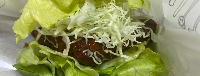 MOS Burger is one of Tempat yang Disukai Mieno.