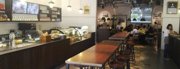 1Bite2Go Cafe & Deli is one of สถานที่ที่ Simo ถูกใจ.